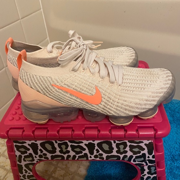 Nike Sneakers - Picture 1 of 1